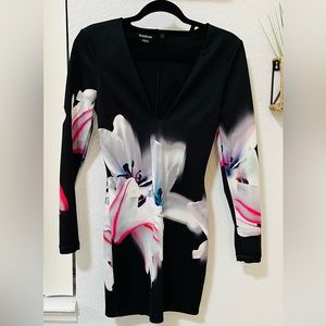 Bebe ~ size small ~ bodycon low cut front dress with zipper on back